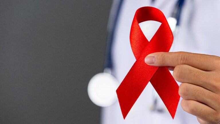 Read more about the article Tuberculose e HIV: Uma Conexão Complexa que Exige Atenção